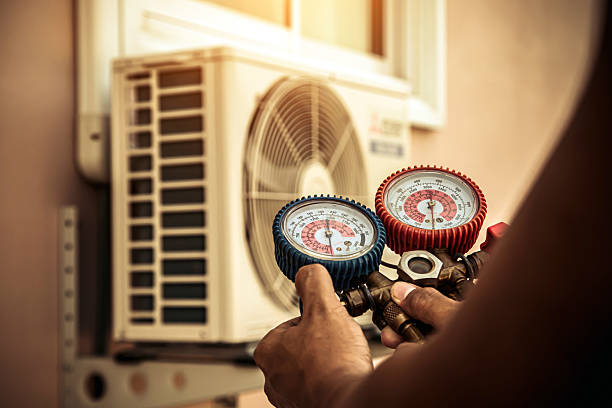 Professional Hvac technician working in Auburn, NE